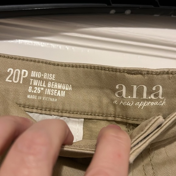 NWT A.N.A Mid-Rise Bermuda Shorts - Picture 5 of 8